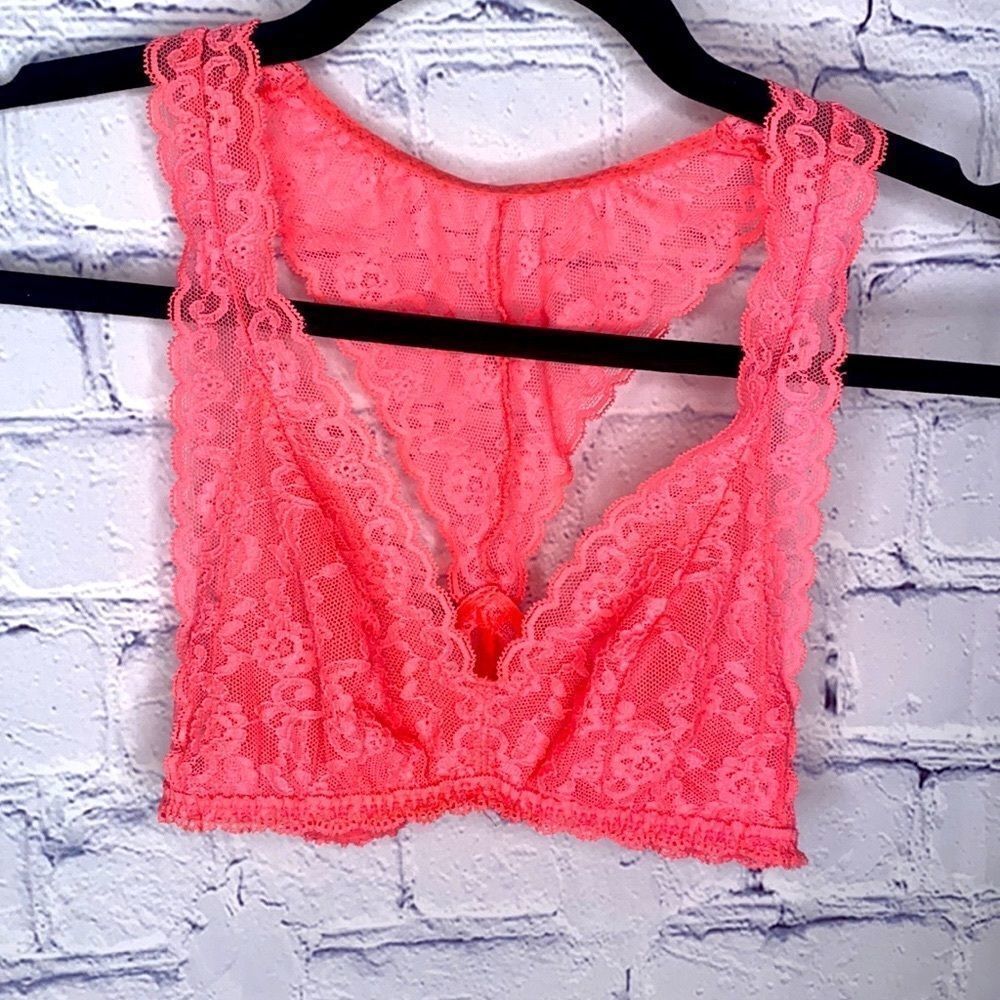 Victoriaย SecretโLaceโ
Bra
